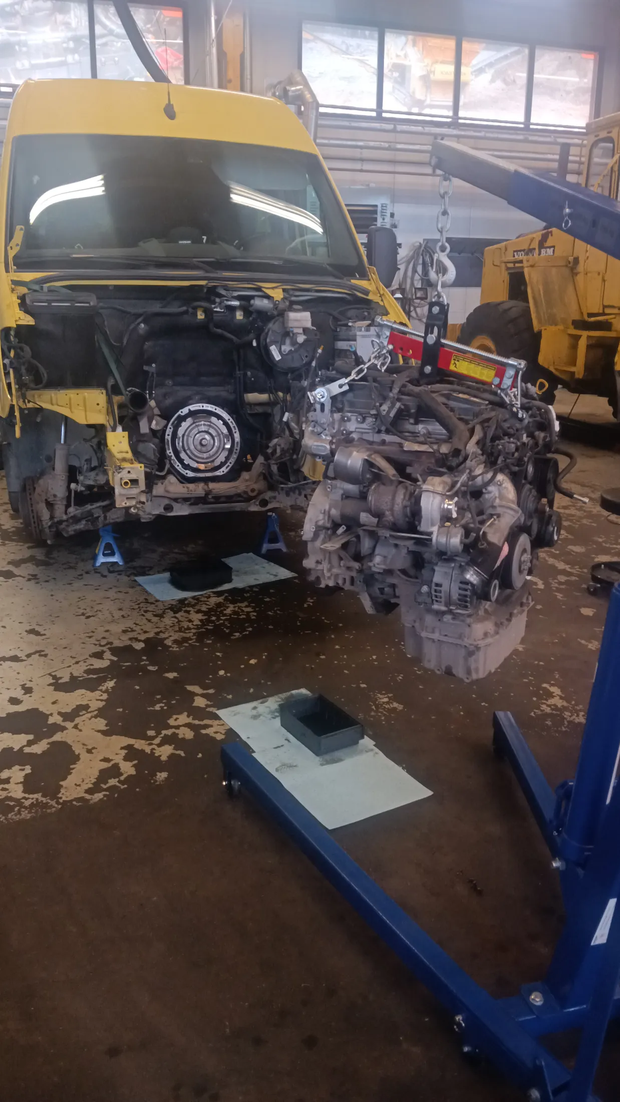 Moottorin nosto kuva